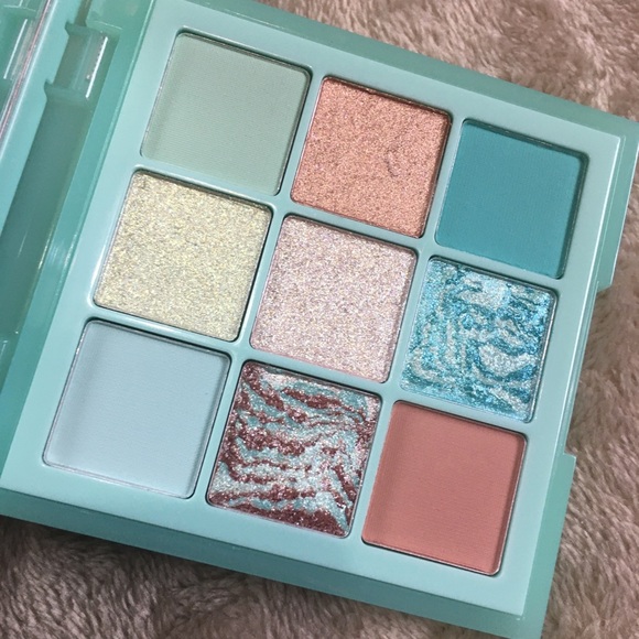 Huda Beauty Mint Pastel Obsession Eyeshadow Palette BNIB - Picture 14 of 16